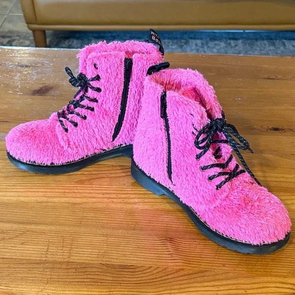 Dr. Martens Kids Fuzzy Pink Boots with Black Laces - Picture 8 of 14